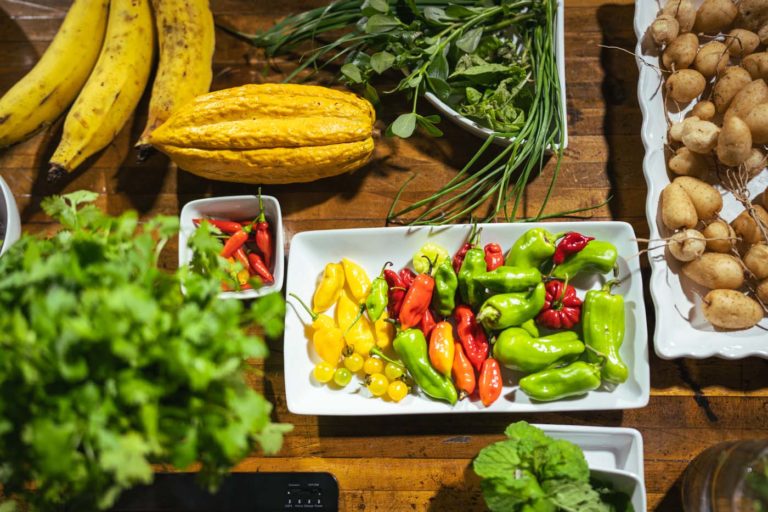 11 de diciembre de 2023, Las Lunas, Caguas Puerto Rico. Evento virutal con la Chef Natalia Vallejo y el Chef Jonathan Melendez. Ambos chefs compartieron una receta para prepararla durante la transmision en vivo. Tambien estuvo el agricultor Fernando Maldonado de Finca Carite 3.0, cuyas cosechas formaron parte del plato de la noche para resaltar la conexion de la tierra y de las recetas. Tambien estuvo el bartender Carlos de la Factoria. Foto por Alberto Bartolomei 2023