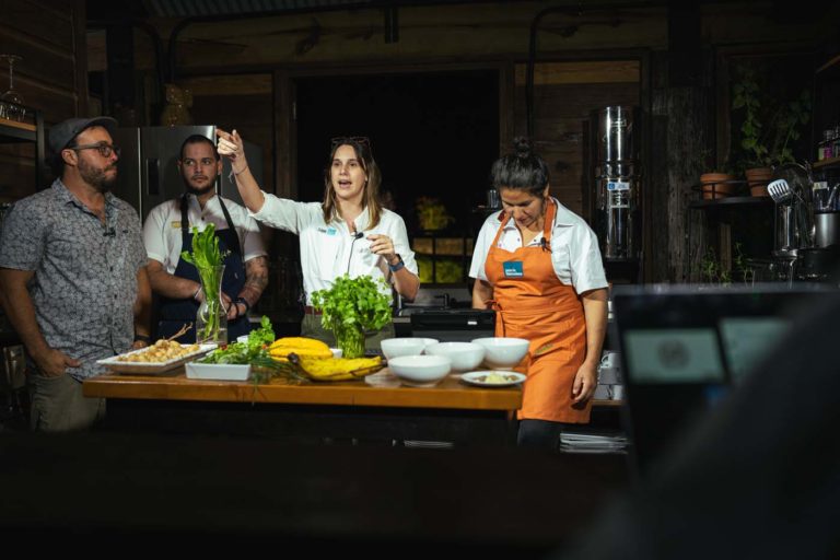 11 de diciembre de 2023, Las Lunas, Caguas Puerto Rico. Evento virutal con la Chef Natalia Vallejo y el Chef Jonathan Melendez. Ambos chefs compartieron una receta para prepararla durante la transmision en vivo. Tambien estuvo el agricultor Fernando Maldonado de Finca Carite 3.0, cuyas cosechas formaron parte del plato de la noche para resaltar la conexion de la tierra y de las recetas. Tambien estuvo el bartender Carlos de la Factoria. Foto por Alberto Bartolomei 2023