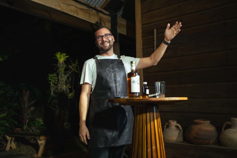 11 de diciembre de 2023, Las Lunas, Caguas Puerto Rico. Evento virutal con la Chef Natalia Vallejo y el Chef Jonathan Melendez. Ambos chefs compartieron una receta para prepararla durante la transmision en vivo. Tambien estuvo el agricultor Fernando Maldonado de Finca Carite 3.0, cuyas cosechas formaron parte del plato de la noche para resaltar la conexion de la tierra y de las recetas. Tambien estuvo el bartender Carlos de la Factoria. Foto por Alberto Bartolomei 2023