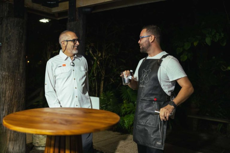 11 de diciembre de 2023, Las Lunas, Caguas Puerto Rico. Evento virutal con la Chef Natalia Vallejo y el Chef Jonathan Melendez. Ambos chefs compartieron una receta para prepararla durante la transmision en vivo. Tambien estuvo el agricultor Fernando Maldonado de Finca Carite 3.0, cuyas cosechas formaron parte del plato de la noche para resaltar la conexion de la tierra y de las recetas. Tambien estuvo el bartender Carlos de la Factoria. Foto por Alberto Bartolomei 2023