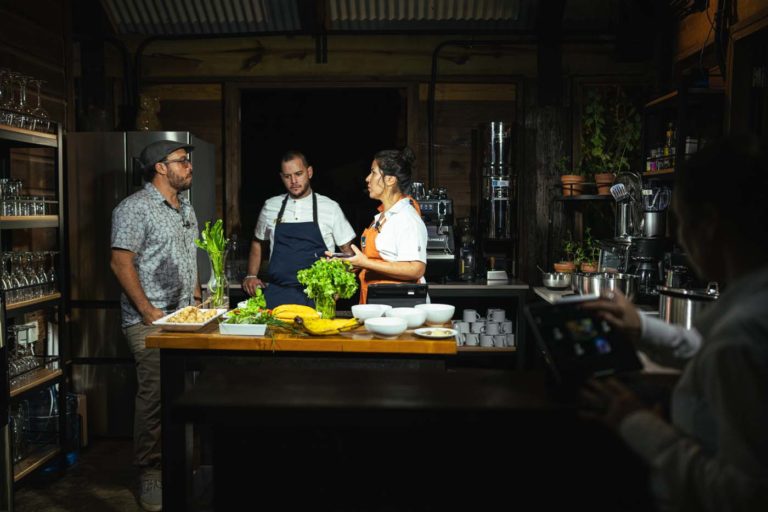 11 de diciembre de 2023, Las Lunas, Caguas Puerto Rico. Evento virutal con la Chef Natalia Vallejo y el Chef Jonathan Melendez. Ambos chefs compartieron una receta para prepararla durante la transmision en vivo. Tambien estuvo el agricultor Fernando Maldonado de Finca Carite 3.0, cuyas cosechas formaron parte del plato de la noche para resaltar la conexion de la tierra y de las recetas. Tambien estuvo el bartender Carlos de la Factoria. Foto por Alberto Bartolomei 2023