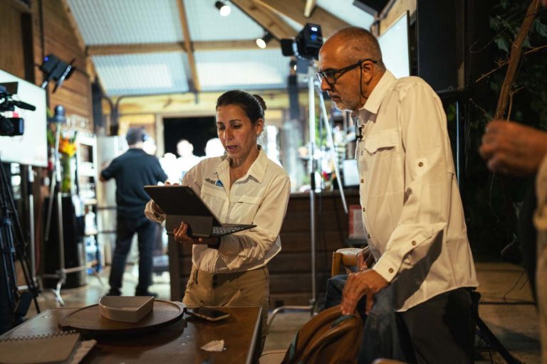 11 de diciembre de 2023, Las Lunas, Caguas Puerto Rico. Evento virutal con la Chef Natalia Vallejo y el Chef Jonathan Melendez. Ambos chefs compartieron una receta para prepararla durante la transmision en vivo. Tambien estuvo el agricultor Fernando Maldonado de Finca Carite 3.0, cuyas cosechas formaron parte del plato de la noche para resaltar la conexion de la tierra y de las recetas. Tambien estuvo el bartender Carlos de la Factoria. Foto por Alberto Bartolomei 2023