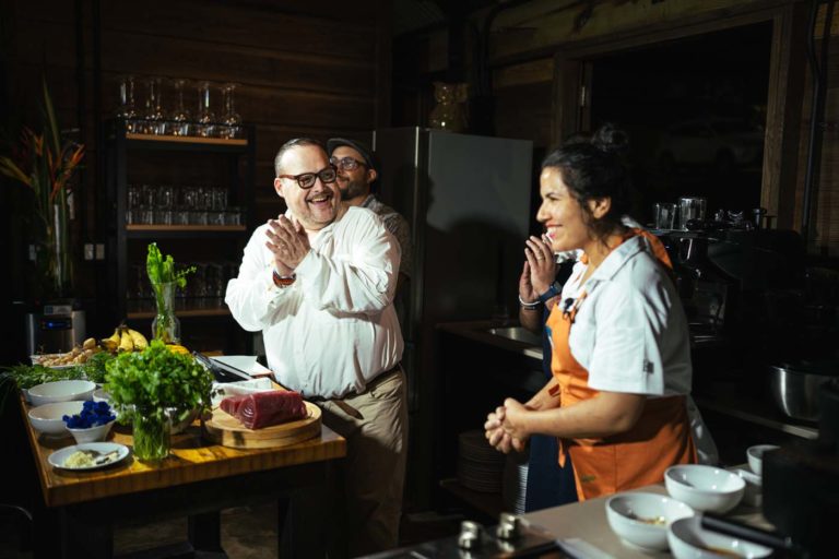 11 de diciembre de 2023, Las Lunas, Caguas Puerto Rico. Evento virutal con la Chef Natalia Vallejo y el Chef Jonathan Melendez. Ambos chefs compartieron una receta para prepararla durante la transmision en vivo. Tambien estuvo el agricultor Fernando Maldonado de Finca Carite 3.0, cuyas cosechas formaron parte del plato de la noche para resaltar la conexion de la tierra y de las recetas. Tambien estuvo el bartender Carlos de la Factoria. Foto por Alberto Bartolomei 2023