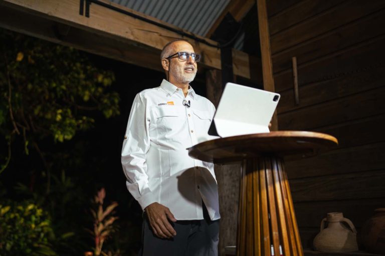 11 de diciembre de 2023, Las Lunas, Caguas Puerto Rico. Evento virutal con la Chef Natalia Vallejo y el Chef Jonathan Melendez. Ambos chefs compartieron una receta para prepararla durante la transmision en vivo. Tambien estuvo el agricultor Fernando Maldonado de Finca Carite 3.0, cuyas cosechas formaron parte del plato de la noche para resaltar la conexion de la tierra y de las recetas. Tambien estuvo el bartender Carlos de la Factoria. Foto por Alberto Bartolomei 2023