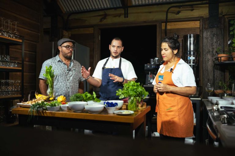 11 de diciembre de 2023, Las Lunas, Caguas Puerto Rico. Evento virutal con la Chef Natalia Vallejo y el Chef Jonathan Melendez. Ambos chefs compartieron una receta para prepararla durante la transmision en vivo. Tambien estuvo el agricultor Fernando Maldonado de Finca Carite 3.0, cuyas cosechas formaron parte del plato de la noche para resaltar la conexion de la tierra y de las recetas. Tambien estuvo el bartender Carlos de la Factoria. Foto por Alberto Bartolomei 2023