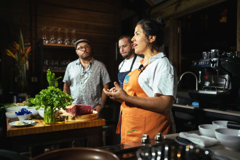 11 de diciembre de 2023, Las Lunas, Caguas Puerto Rico. Evento virutal con la Chef Natalia Vallejo y el Chef Jonathan Melendez. Ambos chefs compartieron una receta para prepararla durante la transmision en vivo. Tambien estuvo el agricultor Fernando Maldonado de Finca Carite 3.0, cuyas cosechas formaron parte del plato de la noche para resaltar la conexion de la tierra y de las recetas. Tambien estuvo el bartender Carlos de la Factoria. Foto por Alberto Bartolomei 2023