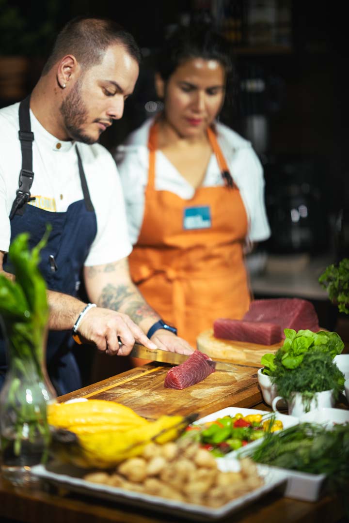 11 de diciembre de 2023, Las Lunas, Caguas Puerto Rico. Evento virutal con la Chef Natalia Vallejo y el Chef Jonathan Melendez. Ambos chefs compartieron una receta para prepararla durante la transmision en vivo. Tambien estuvo el agricultor Fernando Maldonado de Finca Carite 3.0, cuyas cosechas formaron parte del plato de la noche para resaltar la conexion de la tierra y de las recetas. Tambien estuvo el bartender Carlos de la Factoria. Foto por Alberto Bartolomei 2023