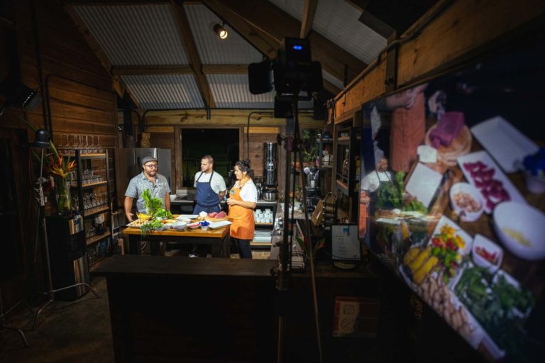 11 de diciembre de 2023, Las Lunas, Caguas Puerto Rico. Evento virutal con la Chef Natalia Vallejo y el Chef Jonathan Melendez. Ambos chefs compartieron una receta para prepararla durante la transmision en vivo. Tambien estuvo el agricultor Fernando Maldonado de Finca Carite 3.0, cuyas cosechas formaron parte del plato de la noche para resaltar la conexion de la tierra y de las recetas. Tambien estuvo el bartender Carlos de la Factoria. Foto por Alberto Bartolomei 2023